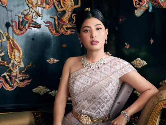 Thailand King: थाइलैंड के राजा ने अपनी सबसे ग्‍लैमरस बेटी को बनाया सेना में मेजर जनरल, देखिए राजकुमारी की फोटोज 