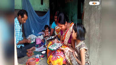 Purulia News : মুখোশ বানিয়েই চলে রুজি রোজগার, পুরুলিয়ার পূজাই পথ দেখাচ্ছেন গ্রামের মহিলাদের