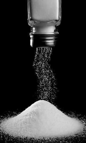 વધુ મીઠું ખાવાથી થાય છે આ 6 મોટા નુકસાન 