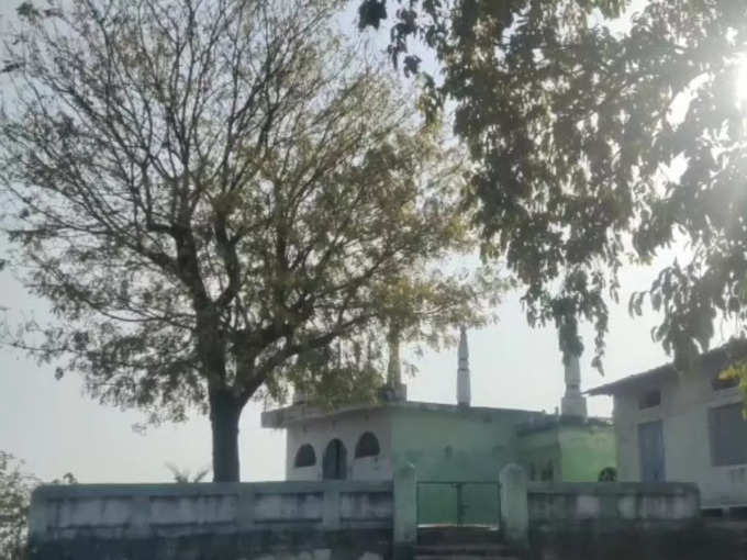  तीन सालों तक मंदिर से रोशन रही मस्जिद 