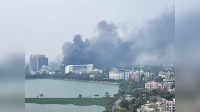 कोलकाता: साल्टलेक के सेक्टर-5 में  BSNL केबल वायर गोदाम में लगी भयावह आग, बुझाने में जुटी दमकल