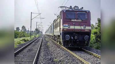 Indian Railways Pee Gate: चलती ट्रेन में यात्री पर नशे में धुत टीटीई ने की पेशाब, नौकरी से बर्खास्त