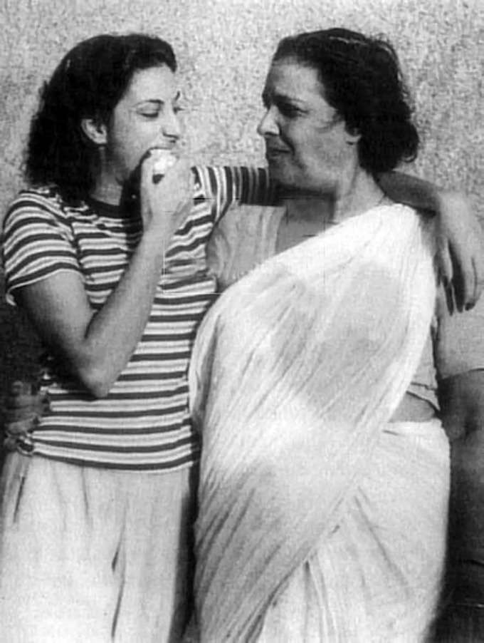 nargis dutt with mother jaddanbai