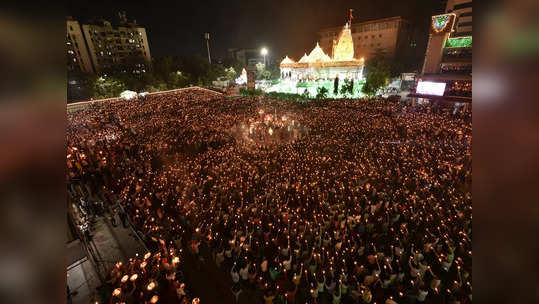 thousands take part in maha aarti at umiyadham surat on eighth night of navratri