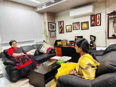 Ys Sharmila: హస్తినలో షర్మిల రాజకీయం.. బీఆర్ఎస్ నేతలపై మహిళా కమిషన్‌కు ఫిర్యాదు