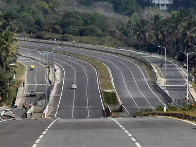 Bengaluru Mysuru Expressway: ಸರ್ವೀಸ್ ರಸ್ತೆ ಮಾಡಿದ್ರೆ ಹೆದ್ದಾರಿಗೆ ಟೋಲ್‌ ಕಟ್ಟೋರು ಯಾರು? NHAI ಯೋಜನಾ ನಿರ್ದೇಶಕರ ಪ್ರಶ್ನೆ