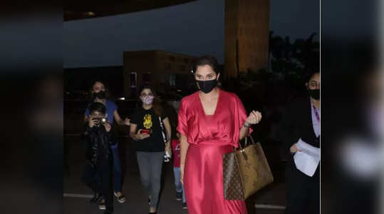 sania mirza spotted at mumbai airport
