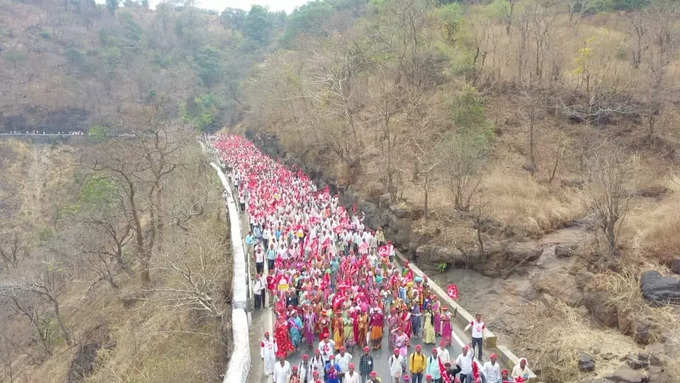 हक्काच्या मागण्यांसाठी मोर्चा