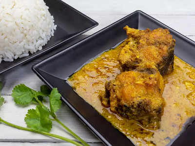 Bengali Fish Curry: দই কাতলা তো খেয়েছেন, দুধ দিয়ে খেয়েছেন কখনও? রইল মায়ের হাতের রান্না