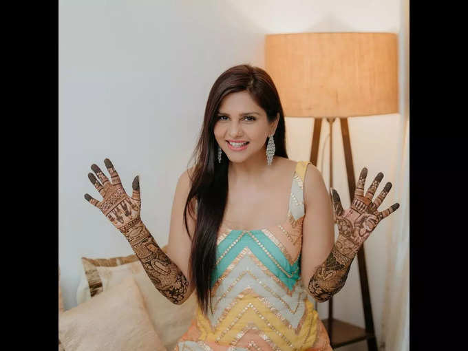 DALLJIET KAUR  mehendi pic