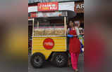 हेलो फ्रेंड्स हेल्दी गोलगप्पे खा लो.... सोशल मीडिया पर वायरल हुई दिल्ली की BTech पानीपूरी वाली