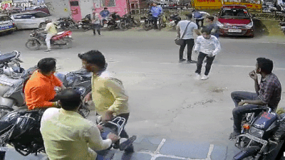 गला काटा फिर चाकू-पिस्‍टल लेकर दिल्‍ली की सड़कों पर निकल पड़ा, खौफनाक घटना का वीडियो देखिए