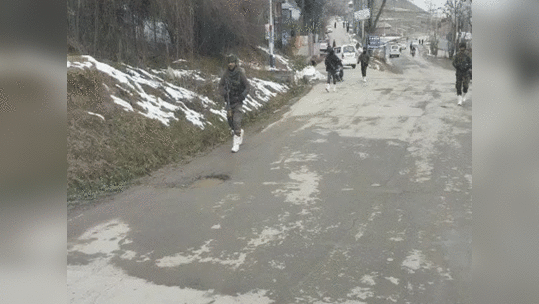 Kashmir Encounter: जम्मू-कश्मीर के पुलवामा में आतंकवादियों और सुरक्षाबलों के बीच मुठभेड़ जारी