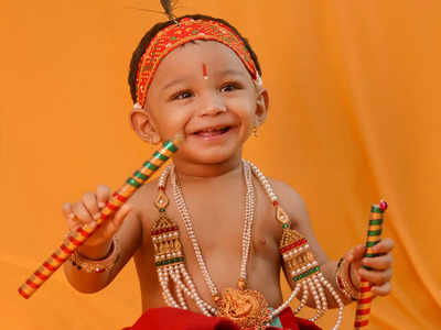 Hindu Baby Names: পুরনো হলেও এই নামগুলি আজও আধুনিক, ছোট্ট সোনার জন্য রাখলে মানাবে বেশ!