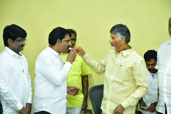 ఇది జస్ట్ శాంపిల్ మాత్రమే.. ఎమ్మెల్సీ ఎన్నికల గెలుపు సంబరాల్లో చంద్రబాబు