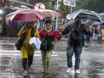 Kolkata weather: 21 मार्च तक सताएगी ये बारिश!  कहीं गलियों में पानी तो कहीं घरों में जल जमाव