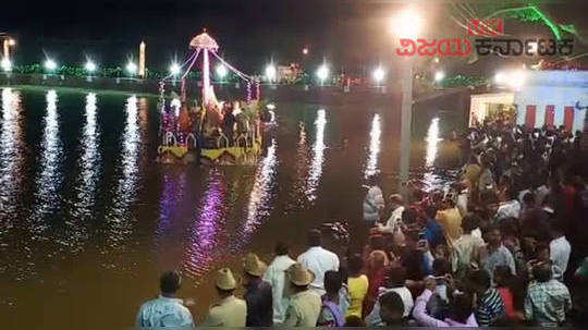 teppotsava in mysore chamundi betta