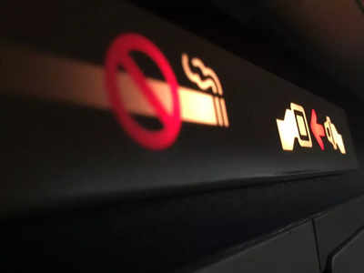 अब सउदी अरब से दिल्ली आ रही फ्लाइट में यात्री ने पी सिगरेट, रोकने पर सामने ही उड़ाने लगा धुआं