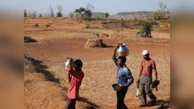 पालघर में पानी के लिए दर-दर भटकते लोग, दस गांवों में सप्लाई के लिए सिर्फ चार टैंकर, कागजों में सिमटीं योजनाएं