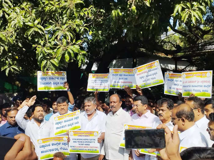 Bengaluru Rajaji Nagar congress ticket aspirants protest in front of Siddamaiah’s residence in Bengaluru demanding the deny of ticket to puttanna