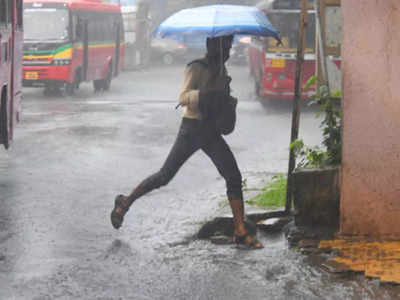 Mumbai Rain News: मुंबई और आसपास के शहरों में भारी बारिश, भीगते हुए दफ्तर पहुंचे लोग इतने मिलीमीटर हुई बरसात