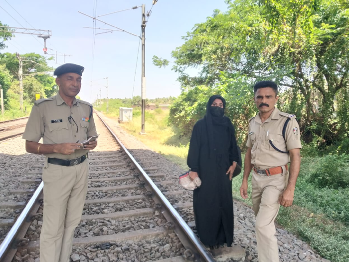 student mobile phone lost in railway track