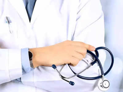 यूपी में क्यों अटक गया डॉक्टरों की रिटायरमेंट उम्र बढ़ाने का प्रस्ताव? शासन की नहीं मिल रही मंजूरी 