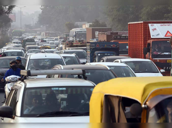ring road traffic jaam becomes critical