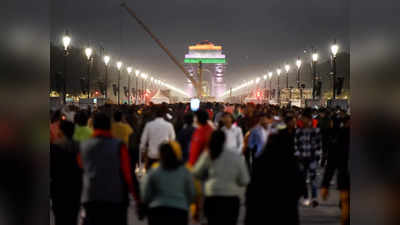 Delhi Population: 1.4 की फर्टिलिटी रेट के साथ स्थिर जनसंख्या की ओर बढ़ रही है दिल्ली, होगा यह फायदा