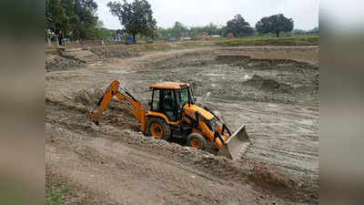 Sitamarhi News : सीतामढ़ी में मजाक बनी मनरेगा योजना, तालाब की खुदाई में जेसीबी का इस्तेमाल