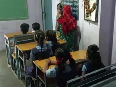 Jabalpur News: मासूम छात्राओं को अर्धनग्न कर शिक्षक ने करवाया डांस, वीडियो भी बनाया, परिजनों की शिकायत के बाद हुआ गिरफ्तार