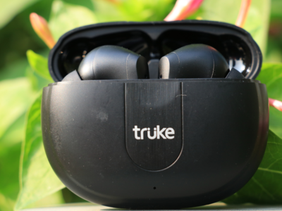 Truke Buds A1 Review: स्लो सॉन्ग्स सुनने का शौक है तो 1500 रुपये से कम में ये है बेस्ट