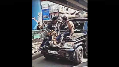 डायल-112 की गाड़ी पर स्टंट करते वीडियो वायरल, Moradabad Police ने दो युवकों को गिरफ्तार किया