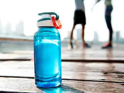 Daily Use Water Bottle: रोजाना पानी पीने के लिए बेस्ट हैं ये वॉटर बॉटल, कॉपर से लेकर प्लास्टिक जैसे मटेरियल तक में हैं उपलब्ध