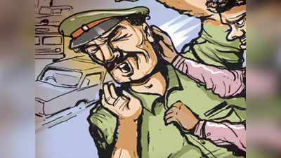 Mathura में अवैध कब्जा हटाने गई पुलिस पर बरसे पत्थर, 4 सिपाही घायल, दो आरोपी गिरफ्तार