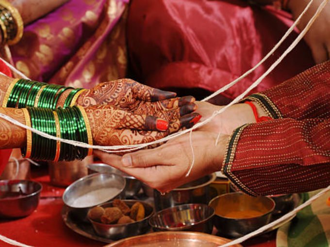 भारतात लग्न न करणाऱ्यांची संख्या वाढत आहे​