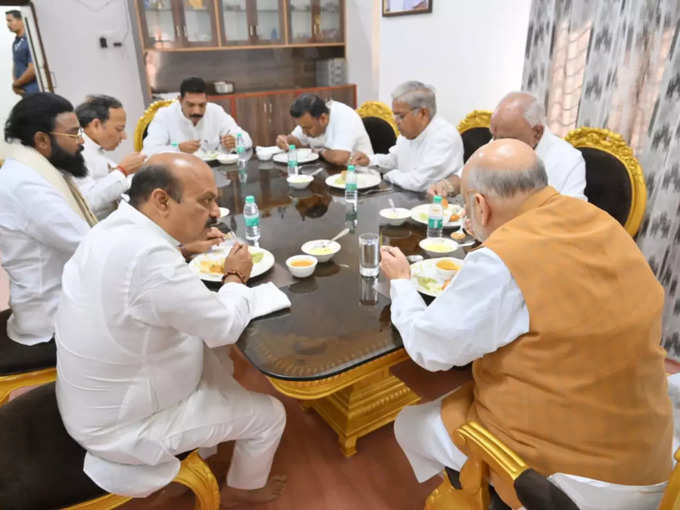 ​नाश्ते पर हुई बैठक में कौन नेता थे शाम‍िल​