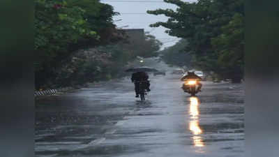 UP Weather: मौसम ने ली फिर करवट, लखनऊ में झूमकर बरसे बादल... नोएडा से वाराणसी तक जानिए हाल