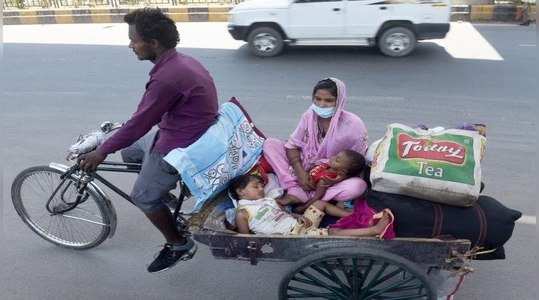 this family starts their 1000km journey to bihar on a pedal cart