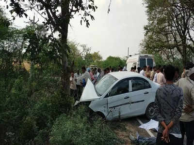 हमीरपुर में तेज रफ्तार कार पेड़ से टकराई, महिला समेत दो लोगों की मौत और तीन घायल