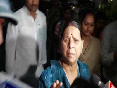 Rabri Devi: चेहरे पर तनाव और दिल में...! अचानक बजा फोन और आनन फानन में दिल्ली रवाना हुईं राबड़ी देवी