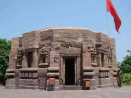बिहार के इस मंदिर का रहस्य जान हो जाएंगे हैरान, बकरे की बलि के लिए एक फूल ही काफी है! - mundeshwari dham temple kaimur goat remains alive even after sacrifice in