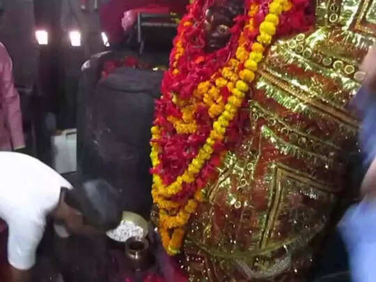 बिहार के इस मंदिर का रहस्य जान हो जाएंगे हैरान, बकरे की बलि के लिए एक फूल ही काफी है! - mundeshwari dham temple kaimur goat remains alive even after sacrifice in