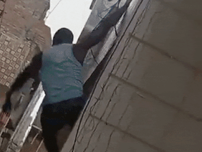 छत से लटकता रहा, फिर धड़ाम से कूदा... दिल्‍ली में नाइजीरियन शख्स को क्या हुआ? वीडियो देखिए