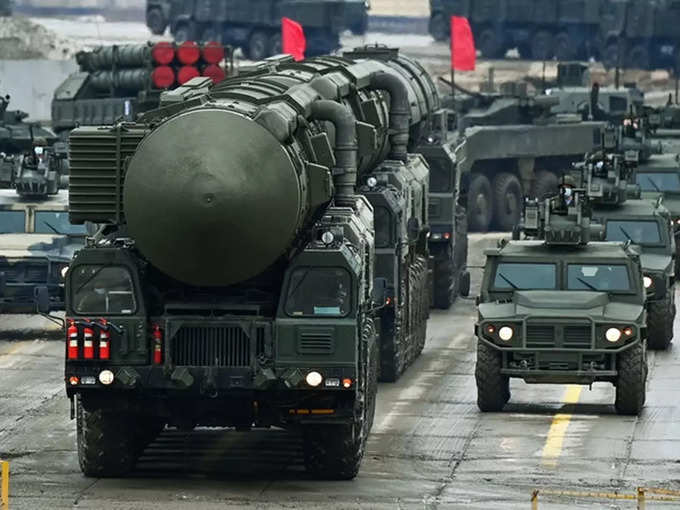 रूस के पास 1588 एक्टिव परमाणु हथियार