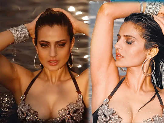 Amisha Patel Bikini Photos: ग्लैमरस अमीषा पटेल ने बिकिनी में लहराई बॉडी,  दिलकश अदाओं पर अटक गई फैंस की नजरें - ameesha patel photos images and  sizzling look in bikini - Navbharat Times