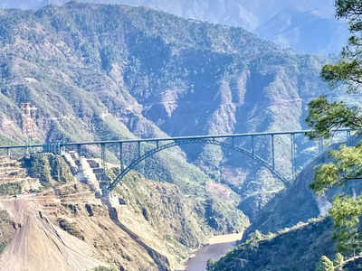 देशातील सर्वात उंच रेल्वे पुलावरुन धावणार वंदे भारत; अशी आहेत चिनाब पुलाची वैशिष्ट्ये