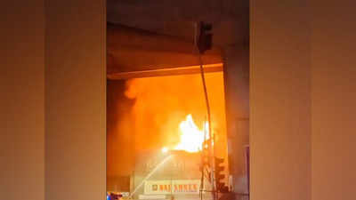​मुंबईतील साकीनाका परिसरात दुकानाला भीषण आग; २ कामगारांचा होरपळून मृत्यू, ९ थोडक्यात बचावले