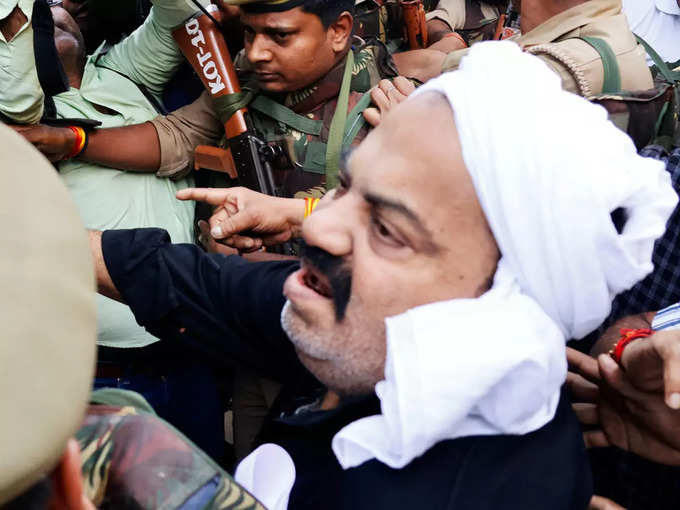 गुजरात से लेकर आई पुलिस