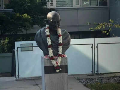 कनाडा में पांच दिनों के अंदर महात्‍मा गांधी की एक और प्रतिमा को उपद्रवियों ने बनाया निशाना, तोड़ी